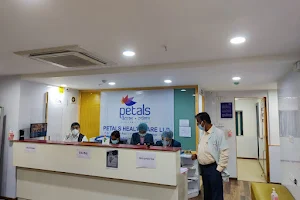 Petals Family Clinic Kankurgachi (Petals Healthcare LLP) image