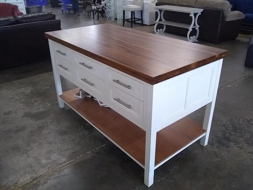 Building Materials Store «Habitat For Humanity ReStore Elgin», reviews and photos, 800 N State St, Elgin, IL 60123, USA