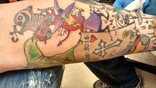 Tattoo Shop «Machine Heads Tattoo Parlor», reviews and photos, 922 State St, Lemoyne, PA 17043, USA