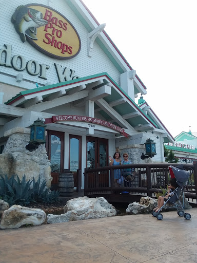 Sporting Goods Store «Bass Pro Shops», reviews and photos, 10501 Palm River Rd, Tampa, FL 33619, USA
