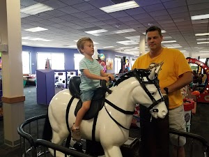 Chuck E. Cheese - photo 4