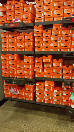 Sporting Goods Store «Nike Factory Store», reviews and photos, 5195 Factory Shops Blvd, Ellenton, FL 34222, USA