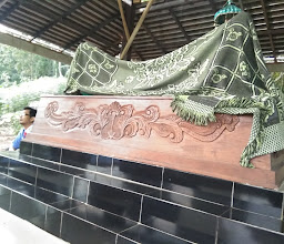 Makam Astana Puri photo
