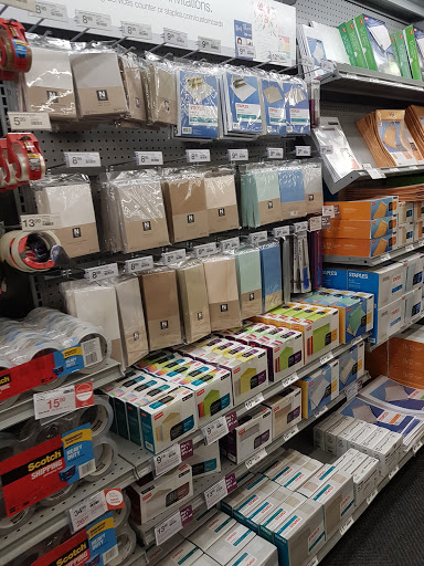 Office Supply Store «Staples», reviews and photos, 24-41 31st St, Astoria, NY 11102, USA