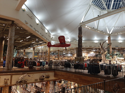 Sporting Goods Store «Bass Pro Shops», reviews and photos, 951 E Lewis and Clark Pkwy, Clarksville, IN 47129, USA