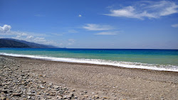 Photo de Spiaggia Monumento di Poeta Morto avec rivage droit, long