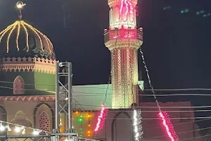 مسجد الأشراف و مرقد عبد اللـه / صلاح الدين القوصي image