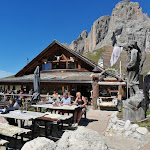 Photo n°3 de l'avis de Alessandro.e fait le 04/09/2023 à 11:55 sur le  Rifugio Friedrich August à Campitello di Fassa