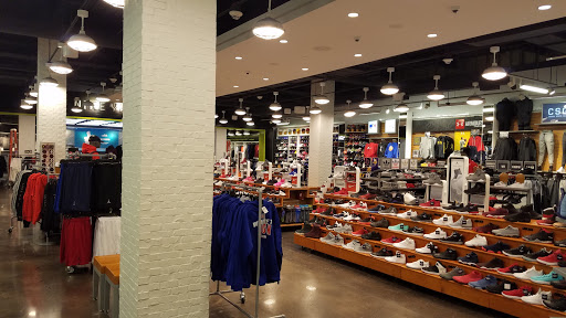 Clothing Store «Champs», reviews and photos, 205 E Broadway, Bloomington, MN 55425, USA