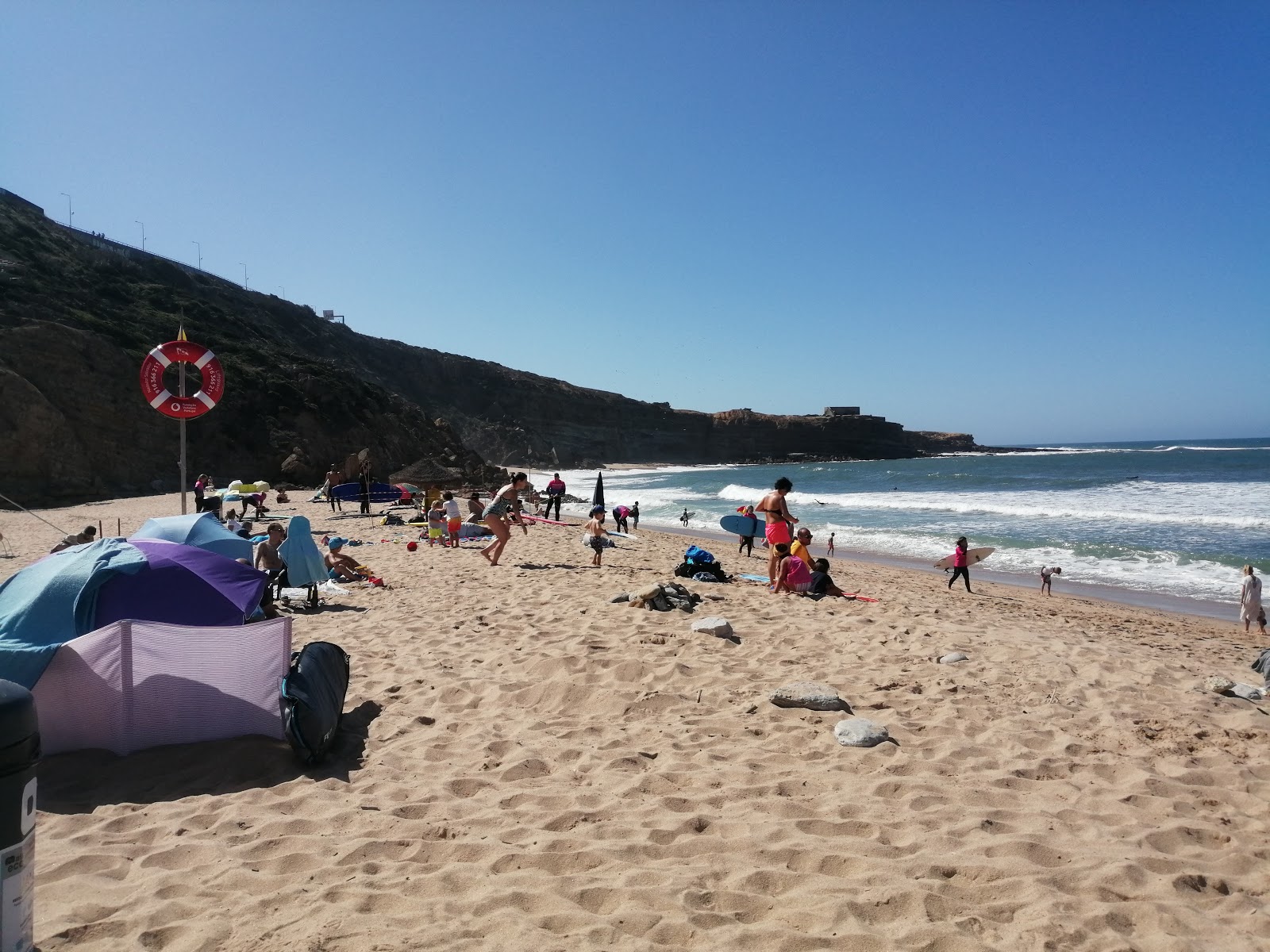 Foto de Praia do Alibabá com meios de comunicação nível de limpeza