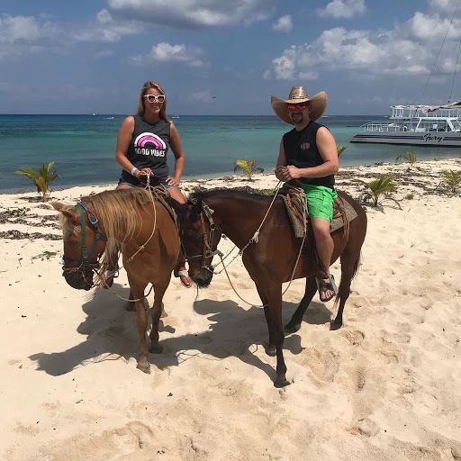 Tanning Salon «Texas Spray Tan, Spa & Boutique», reviews and photos, 7352 Senate Ave, Houston, TX 77040, USA
