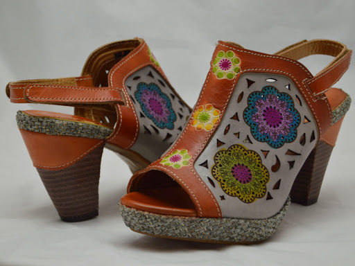 Shoe Store «Reyers Shoe Store», reviews and photos, 40 S Water Ave, Sharon, PA 16146, USA