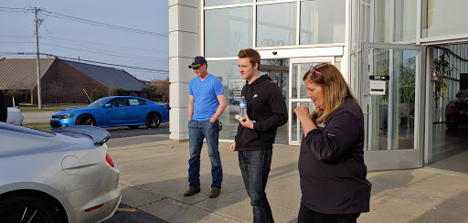 Car Dealer «Larry Roesch Chrysler Jeep Dodge RAM», reviews and photos, 200 W Grand Ave, Elmhurst, IL 60126, USA