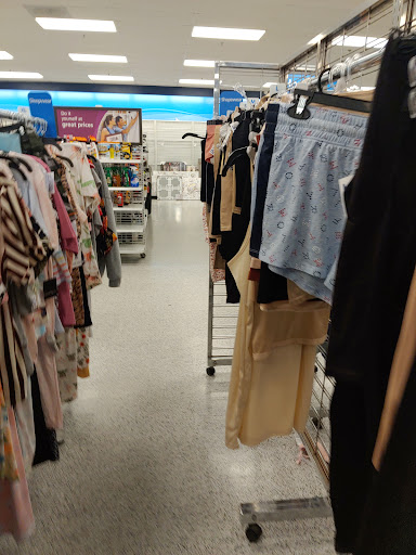 Clothing Store «Ross Dress for Less», reviews and photos, 926 Airport Center Rd, Allentown, PA 18109, USA