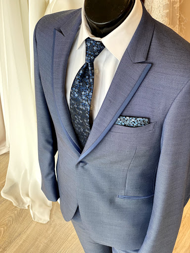 Bridal Shop «Facchianos Bridal and Formal Attire», reviews and photos, 4910 W Kenosha St, Broken Arrow, OK 74012, USA