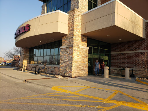 Sporting Goods Store «SCHEELS», reviews and photos, 101 Jordan Creek Pkwy #4000, West Des Moines, IA 50266, USA
