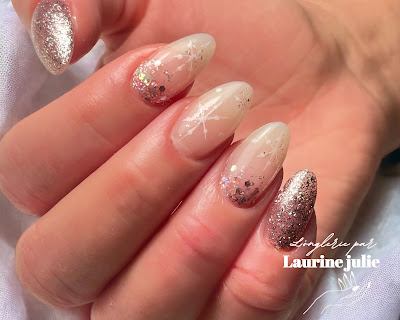 L'onglerie par Laurine Julie à Saint-Romain-le-Puy