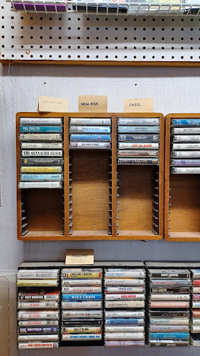 Used Book Store «Books Do Furnish a Room», reviews and photos, 1809 W Markham Ave, Durham, NC 27705, USA