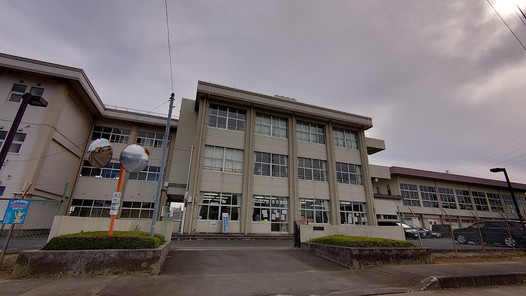 下稲吉東小学校 市内でかすみがうら市