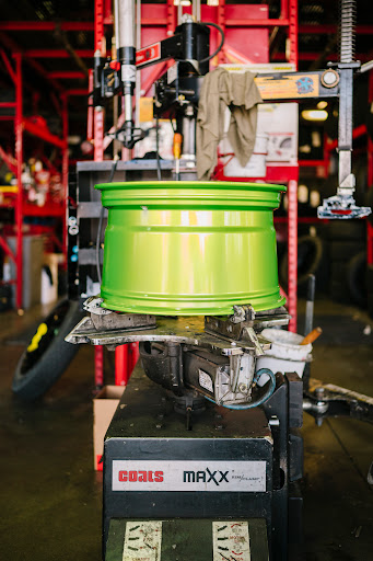 Tire Shop «Discount Tire Store - Renton, WA», reviews and photos, 361 S Grady Way, Renton, WA 98057, USA