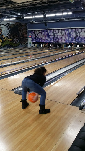 Bowling Alley «Lane 8 Bowling Center», reviews and photos, 124 Wainwright Dr, Brooklyn, NY 11252, USA