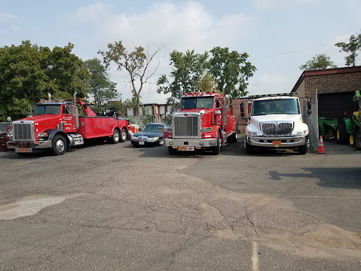 Towing Service «Untouchable Towing & Auto Repair», reviews and photos, 170 N Main St, Middletown, CT 06457, USA