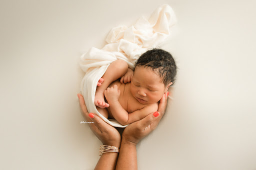 Newborn photographer Detroit