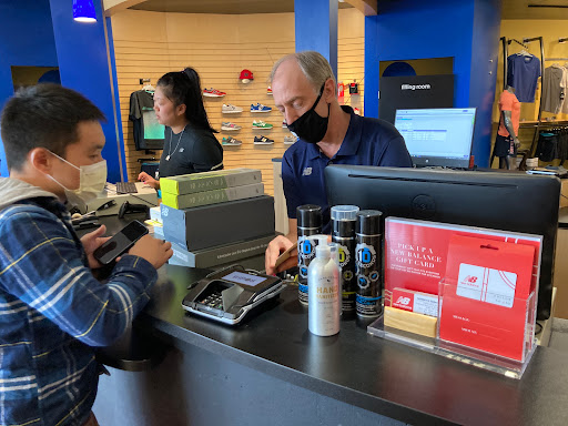 Shoe Store «New Balance Chicago», reviews and photos, 17W490 22nd St, Oakbrook Terrace, IL 60181, USA