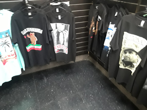 Tobacco Shop «AK SMOKE SHOP», reviews and photos, 5135 W Shaw Ave, Fresno, CA 93722, USA