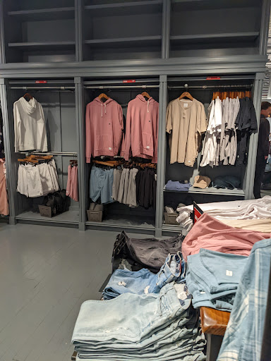 Clothing Store «Hollister Co.», reviews and photos, 9777 SW Washington Square Rd, Tigard, OR 97223, USA
