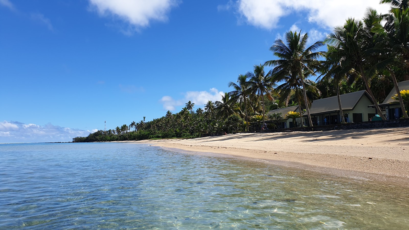 Valokuva Fiji Hideaway Beachista. pinnalla turkoosi puhdas vesi:n kanssa