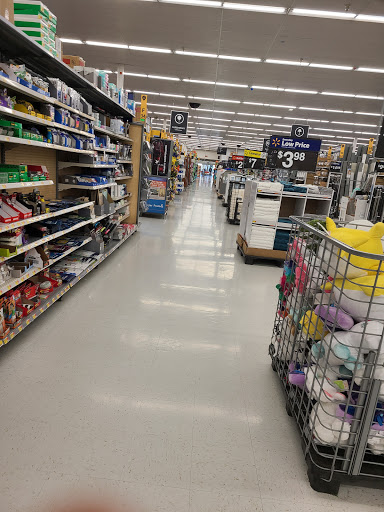 Department Store «Walmart Supercenter», reviews and photos, 3002 Stacy Allison Way, Woodburn, OR 97071, USA