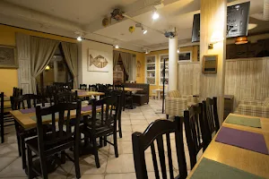 Restaurant Mama Choli image