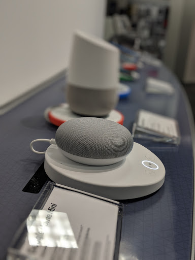 Cell Phone Store «Verizon», reviews and photos, 668 S Rand Rd, Lake Zurich, IL 60047, USA