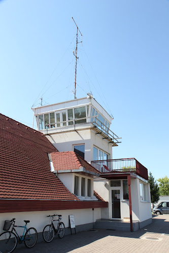 Nyitvatartás: LHSK Siófok-Kiliti Repülőtér Airport