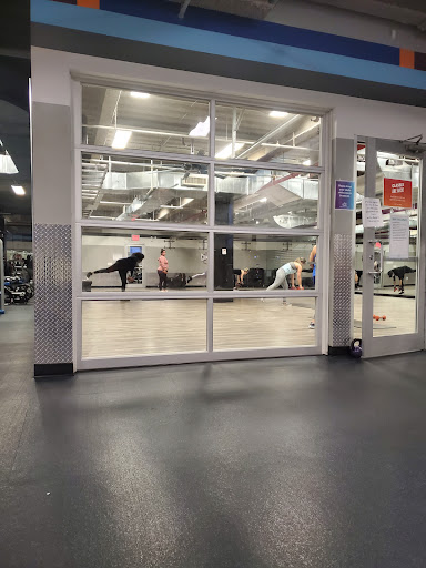Health Club «Crunch - Richmond Hill», reviews and photos, 115-2 Jamaica Ave, Queens, NY 11418, USA