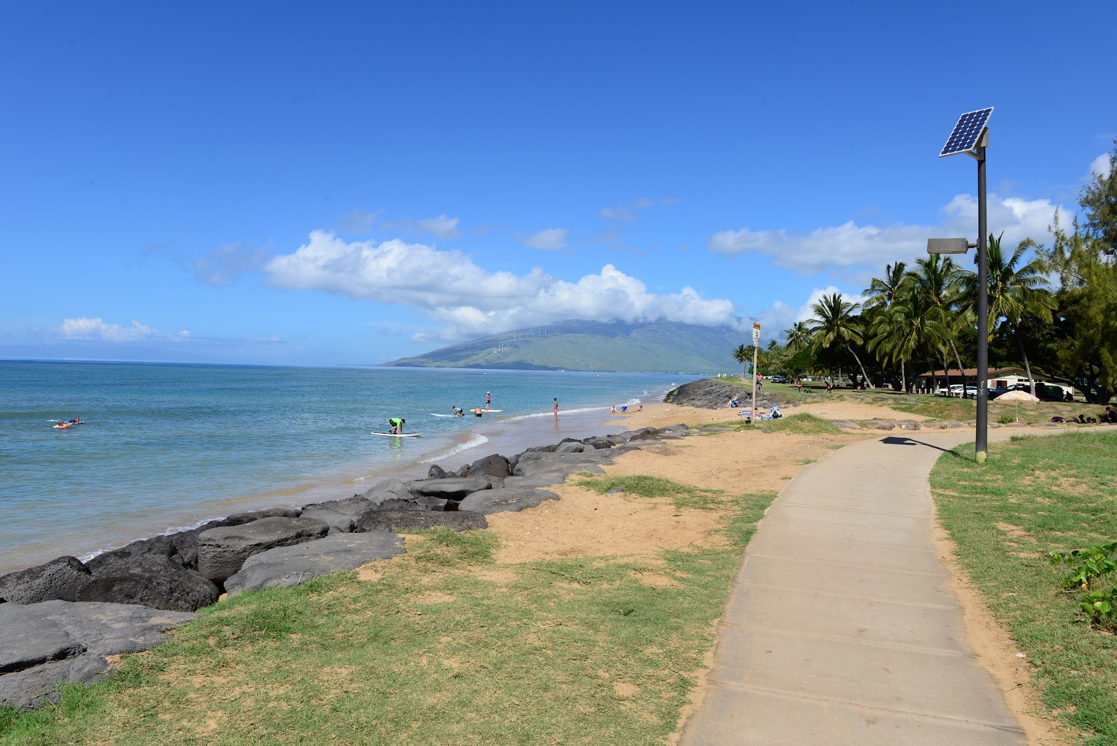 Foto de Kailua Beach respaldado por acantilados