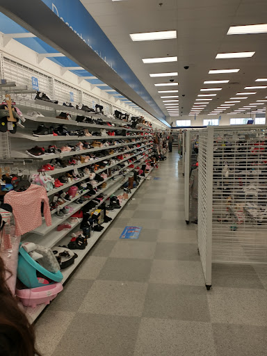 Clothing Store «Ross Dress for Less», reviews and photos, 6901 W Grand Ave, Gurnee, IL 60031, USA