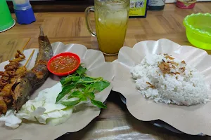 Pecel Lele Nasi Uduk Poppy image