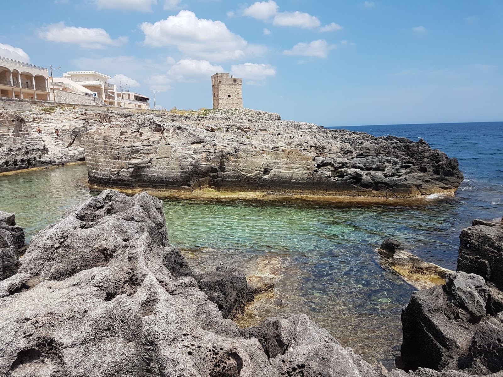 Fotografie cu Spiaggia e Piscina Naturale di Marina Serra și peisajul său frumos