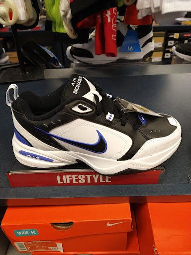 Sporting Goods Store «Big 5 Sporting Goods», reviews and photos, 16963 Sierra Lakes Pkwy, Fontana, CA 92336, USA