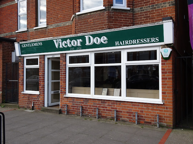 Reviews of Victor Doe Gentlemans Hairdressing in Ipswich - Barber shop