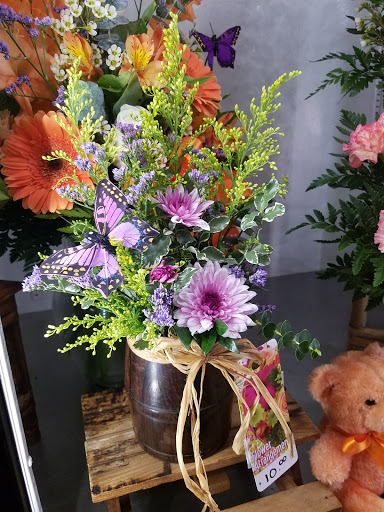 Florist «Little Flower Shop», reviews and photos, 616 High St, Delano, CA 93215, USA
