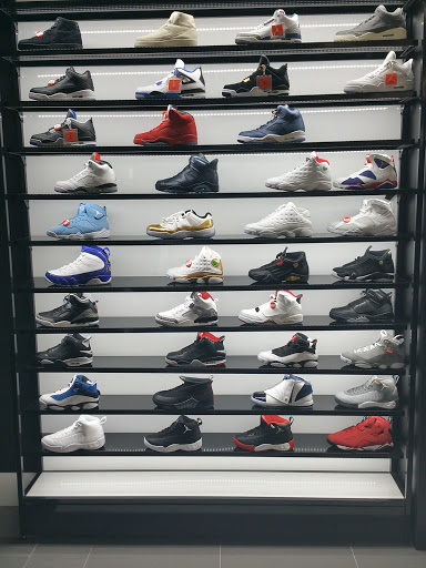 Shopping Mall «Foothill Square Shopping Center», reviews and photos, 10700 MacArthur Blvd #200, Oakland, CA 94605, USA