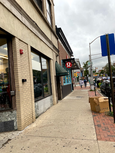 lululemon, 520 Bloomfield Ave, Montclair, NJ 07042, USA, 