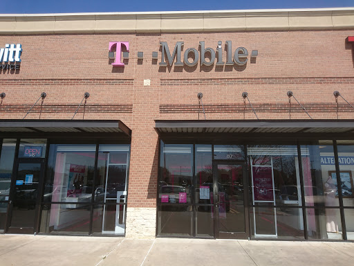 Cell Phone Store «T-Mobile», reviews and photos, 2645 Arapaho Rd #137, Garland, TX 75044, USA