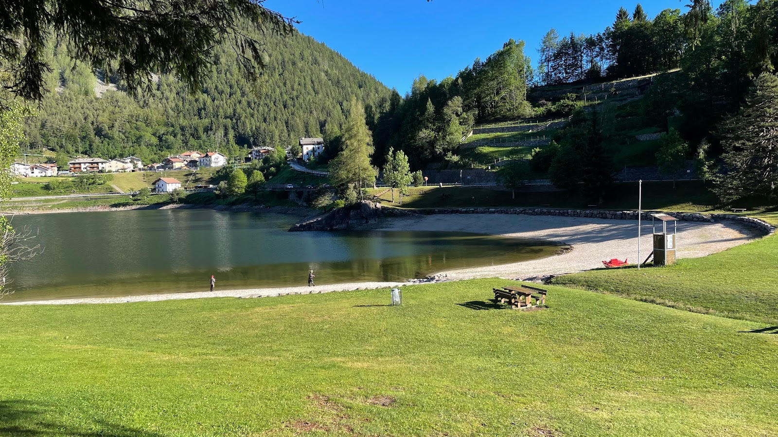 Spiaggia Lago delle Piazze'in fotoğrafı düz bir kıyı şeridi ile birlikte