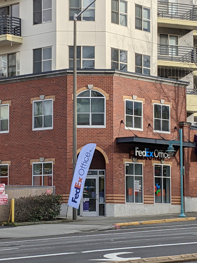 Print Shop «FedEx Office Print & Ship Center», reviews and photos, 518 Central Way, Kirkland, WA 98033, USA