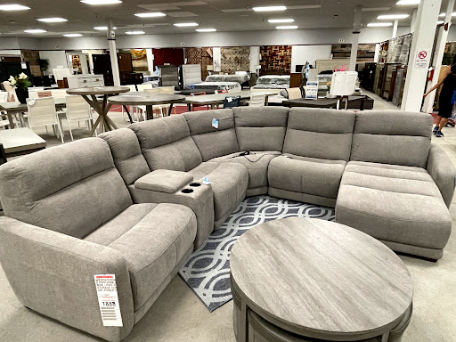 Outlet Store «Rooms To Go Outlet Furniture Store - Clearwater», reviews and photos, 21411 US-19, Clearwater, FL 33759, USA