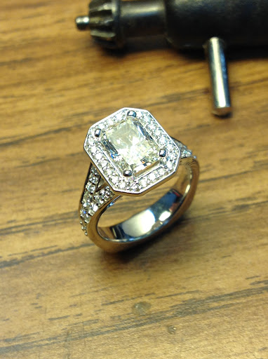 Jewelry Store «Kennington Jewelers», reviews and photos, 7799 N 1st St, Fresno, CA 93720, USA